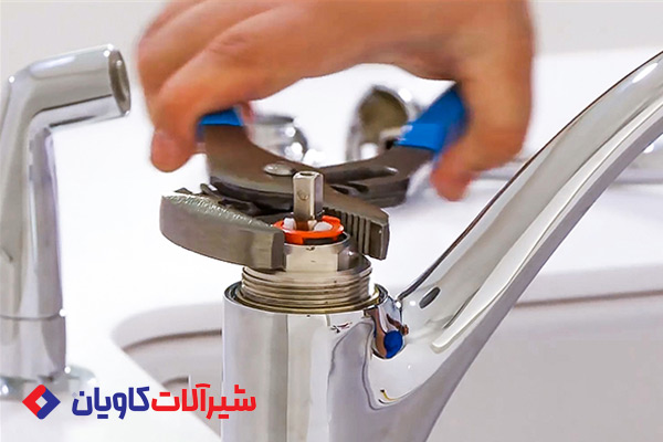 تعمیر چکه شیر اهرمی با سفت کردن مهره کارتریج